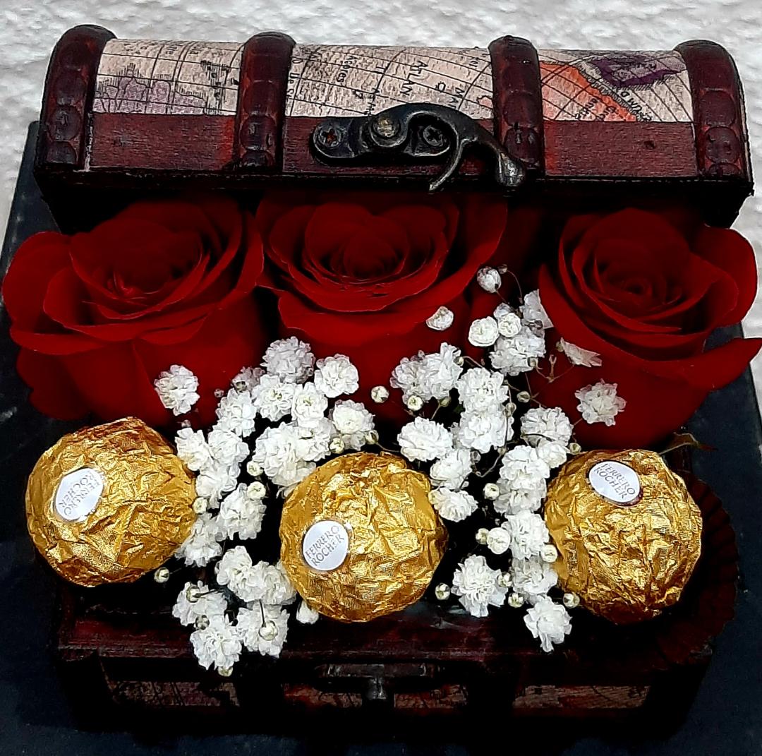 Foto de Baul Chico Rosas y Ferrero